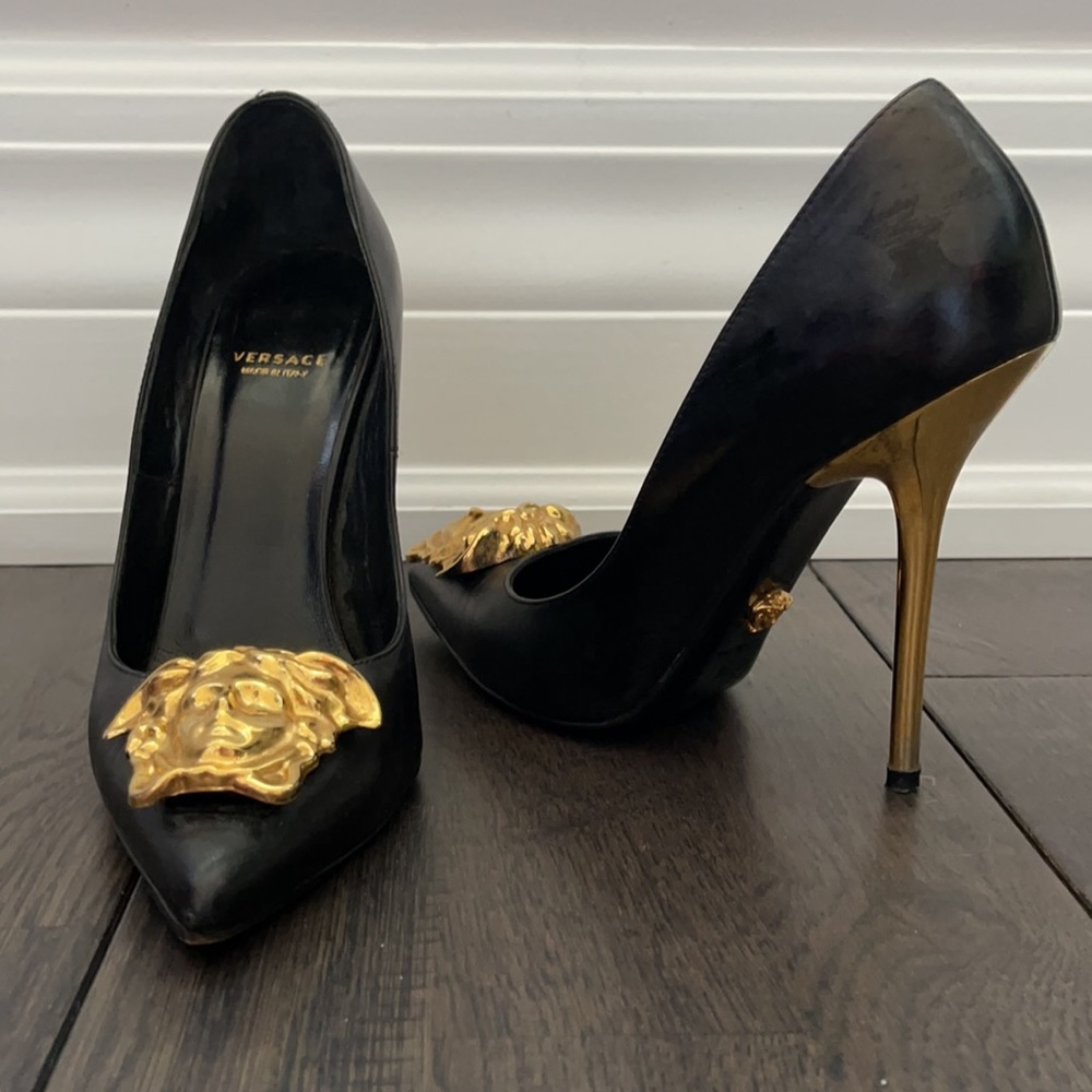VERSACE Medusa Leather Pumps 37